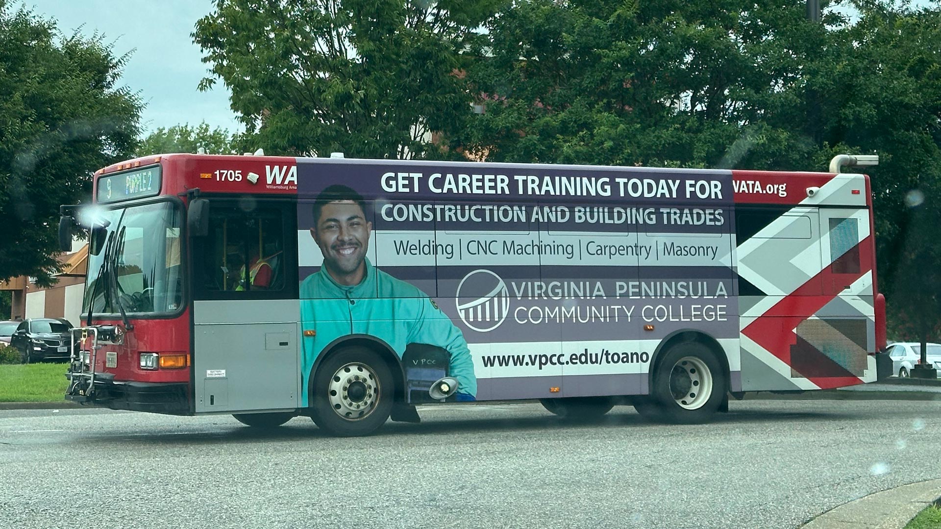 A Williamsburg Area Transit Authority bus with a VPCC advertisement.