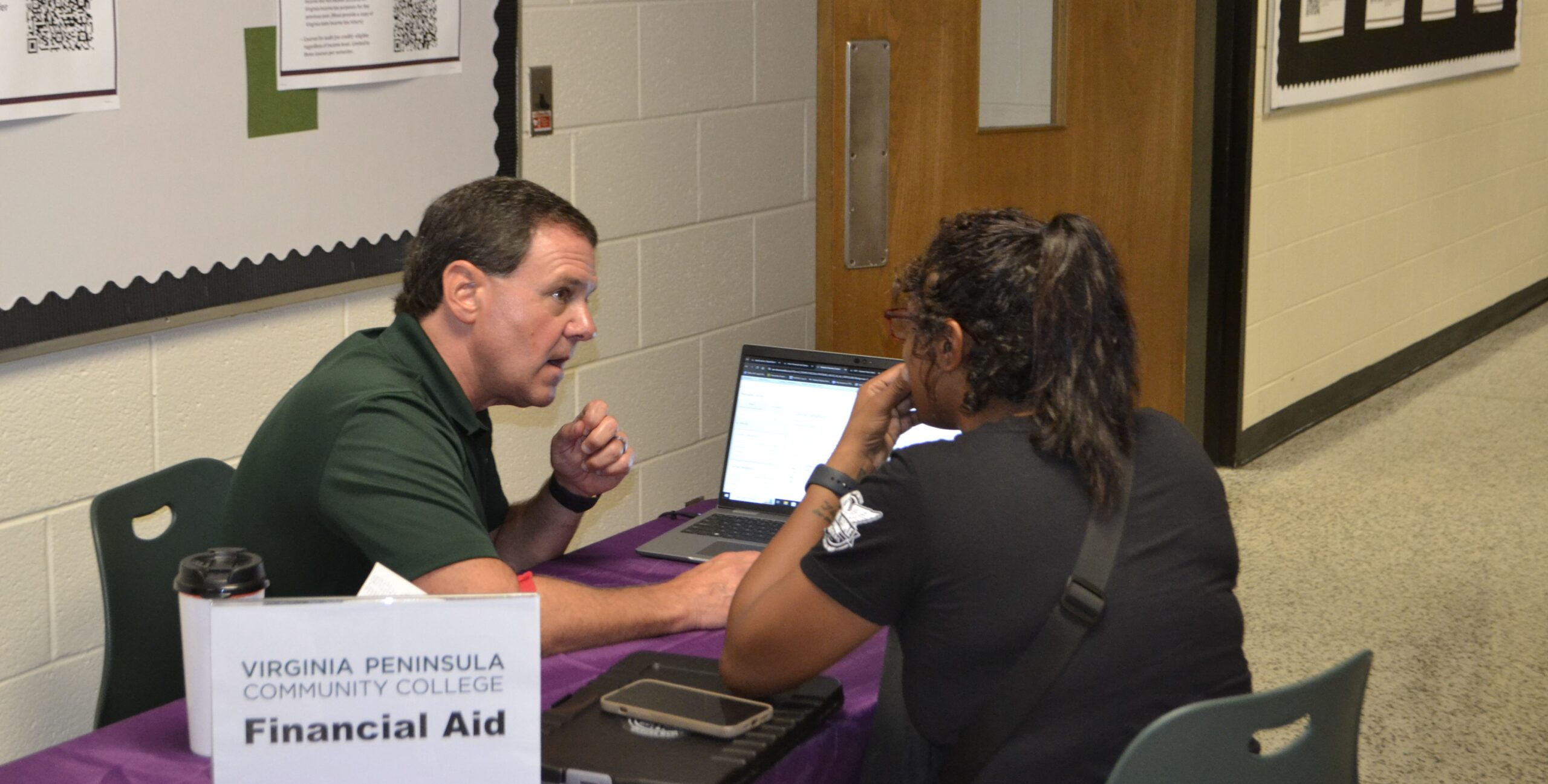 VPCC's Financial Aid Director/Veteran's Affairs Marc Vernon assisting student